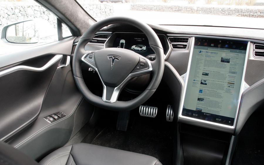 Панель приборов Tesla Model S P85D 2014 года  (WW) (фото 9 из 10)